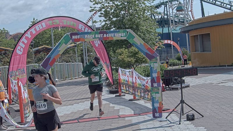 Running image for jake arbeitman in brooklyn beach half marathon 10k 5k 2023 june 04