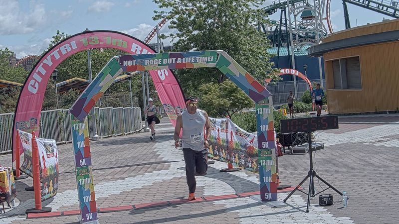 Running image for moh khadeer in brooklyn beach half marathon 10k 5k 2023 june 04