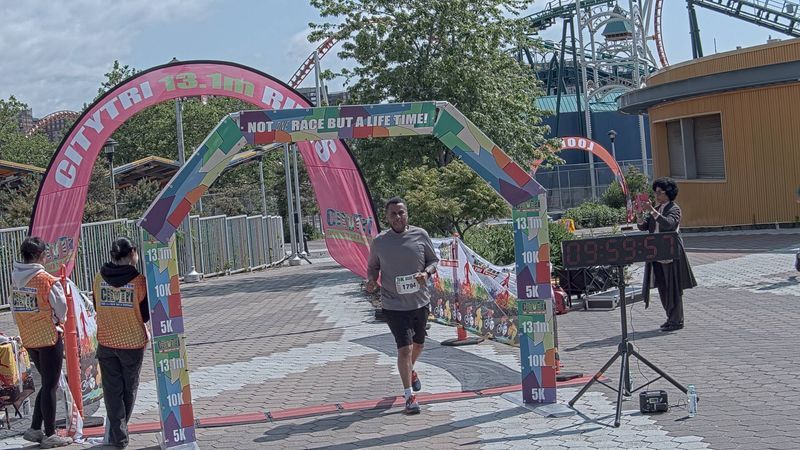 Running image for rafiq mujahid in brooklyn beach half marathon 10k 5k 2023 june 04