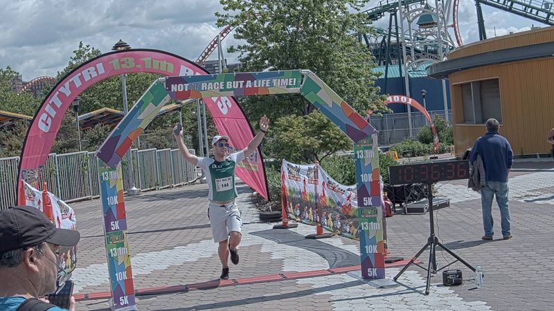 Running image for robin elliott in brooklyn beach half marathon 10k 5k 2023 june 04