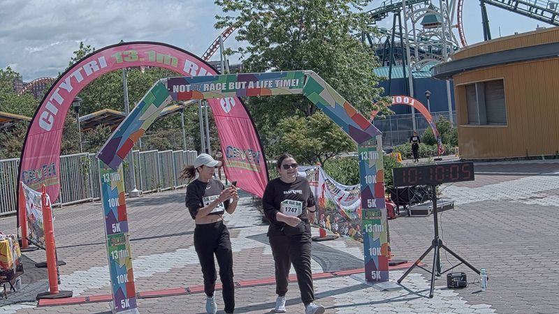 Running image for suzie clinchy in brooklyn beach half marathon 10k 5k 2023 june 04