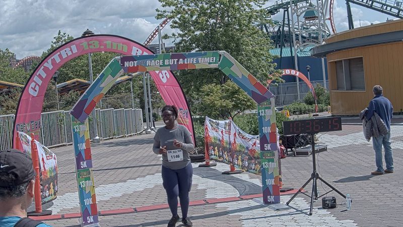 Running image for taneesha thompson in brooklyn beach half marathon 10k 5k 2023 june 04