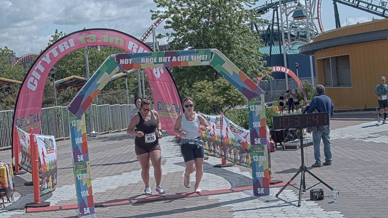 Running image for taylor gilliam in brooklyn beach half marathon 10k 5k 2023 june 04