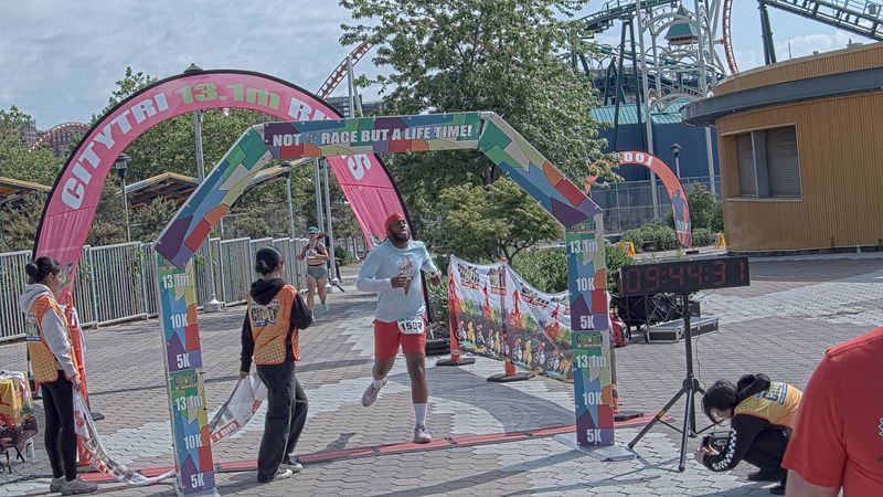 Running image for travis bowers in brooklyn beach half marathon 10k 5k 2023 june 04