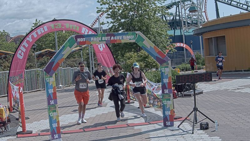 Running image for yngrid lizardo frias in brooklyn beach half marathon 10k 5k 2023 june 04