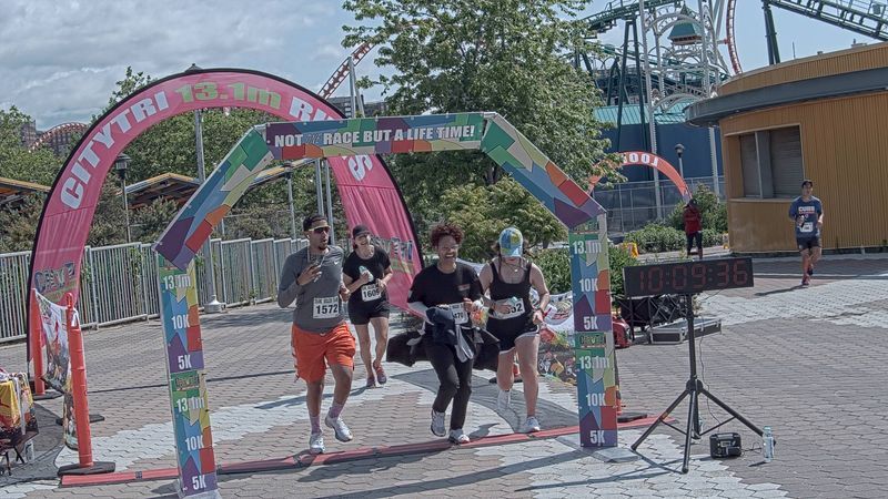 Running image for yngrid lizardo frias in brooklyn beach half marathon 10k 5k 2023 june 04