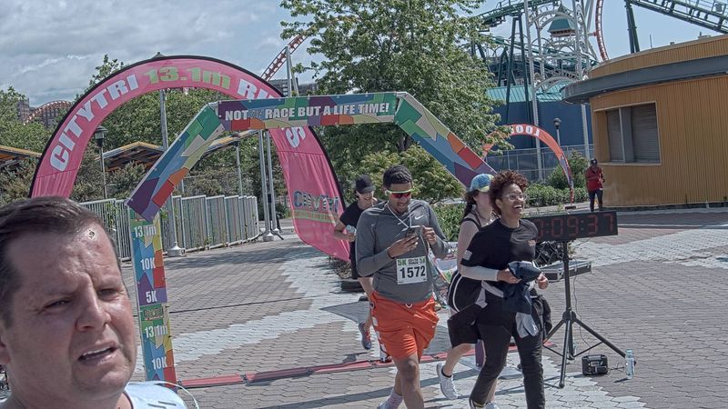 Running image for yngrid lizardo frias in brooklyn beach half marathon 10k 5k 2023 june 04