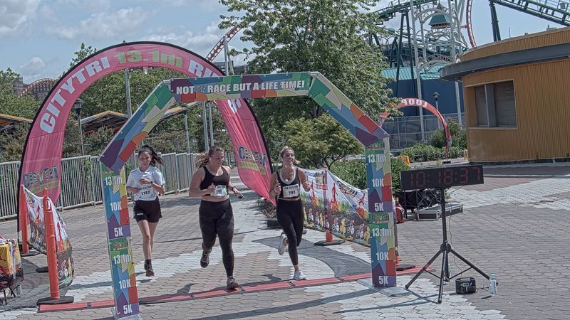 Running image for zoé werlein in brooklyn beach half marathon 10k 5k 2023 june 04
