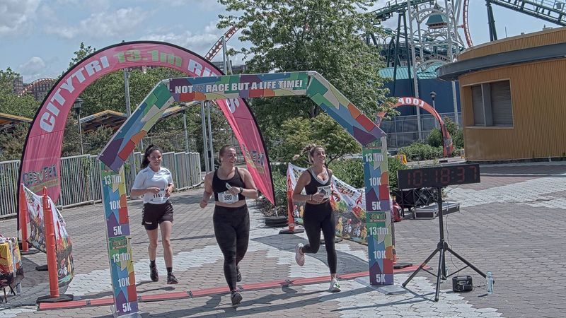 Running image for zoé werlein in brooklyn beach half marathon 10k 5k 2023 june 04